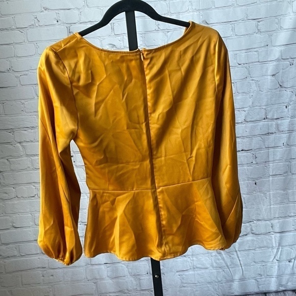 Marc New York Golden Yellow Silky Satin Ruched Stretchy Blouse Size Small - Picture 2 of 4